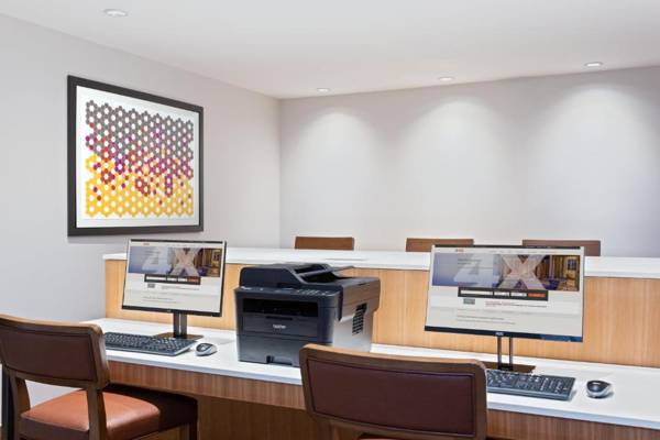 Holiday Inn Express Cruise Airport an IHG Hotel