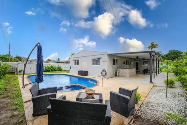 Swiming Pool 3BD 2BA 4 miles to Fort Lauderdale Beach