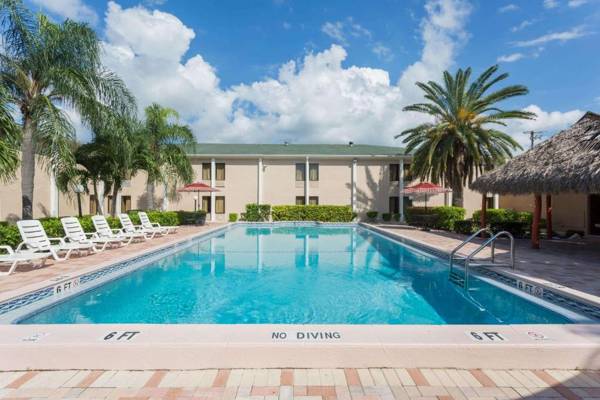 Travelodge by Wyndham Fort Myers