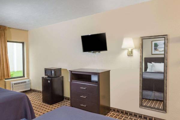 Travelodge by Wyndham Fort Myers