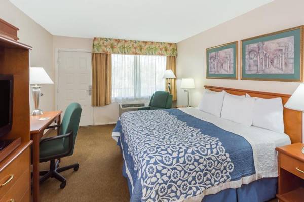 Workspace - Days Inn by Wyndham Fort Myers Springs Resort