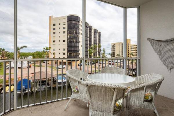 Casa Marina 623-6 2 Bedroom Sleeps 6 WiFi Elevator Canal Front Pool