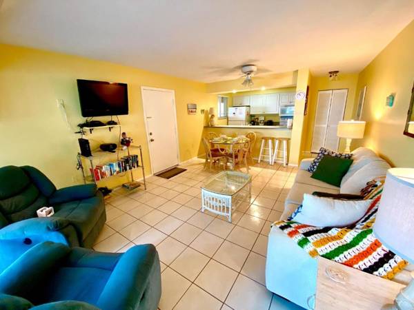 Estero Beach Club East #15 - Cozy condo with lanai