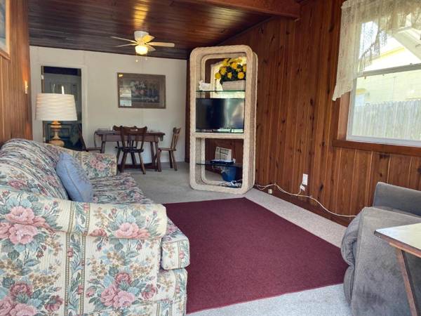 110 Fairweather Lane - Intimate cabin feeling home within walking distance to beach!