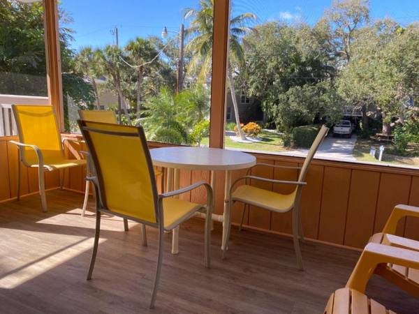 231 Dundee Road - Cozy home with modern kitchen