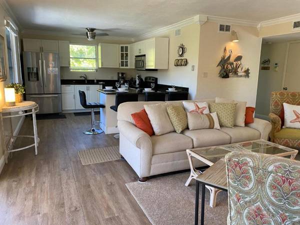 231 Dundee Road - Cozy home with modern kitchen