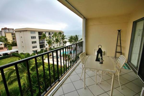 Island House Beach Club 4A - Private condo with balcony