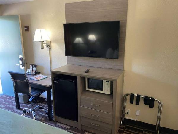 Workspace - SureStay Hotel by Best Western Fort Pierce