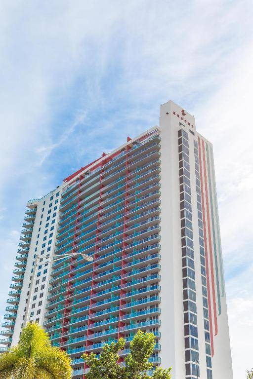 Convenient studio at Beach walk resort Miami 15th