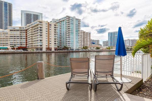 Modern two bed Beach Walk Miami 15th