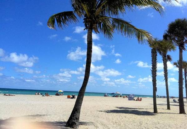 Casa del Mar Beach Apartments