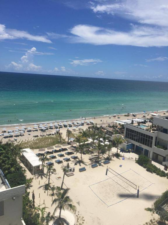 Hollywood apartment by the sea