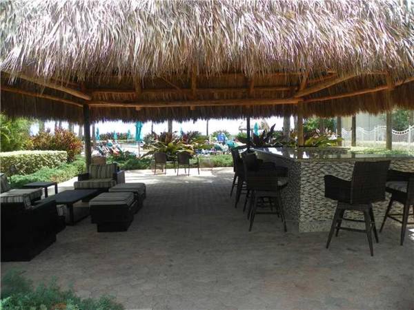 Tides Beachfront Apartments