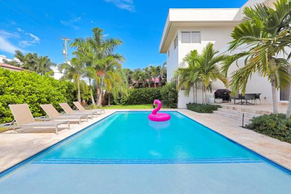 Modern Luxurious Beach Retreat-5 Br with/pool