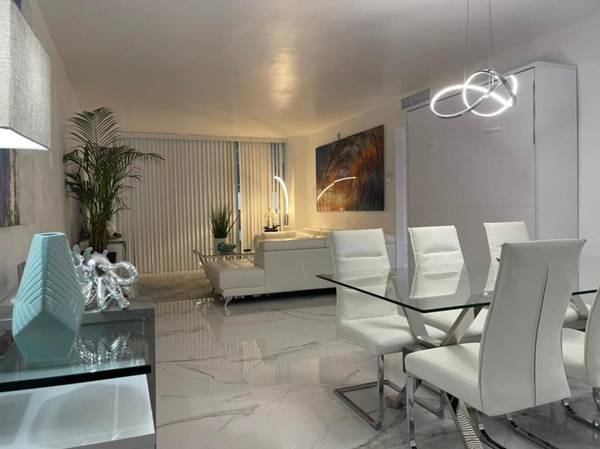 Beachfront Hollywood