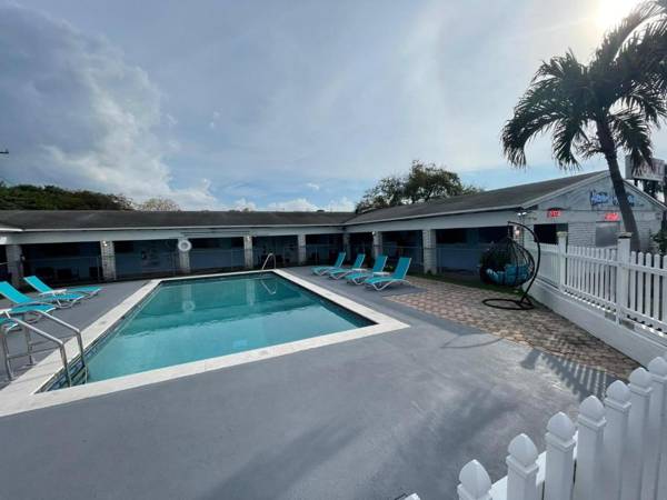 Hollywood Gardens Inn & Suites