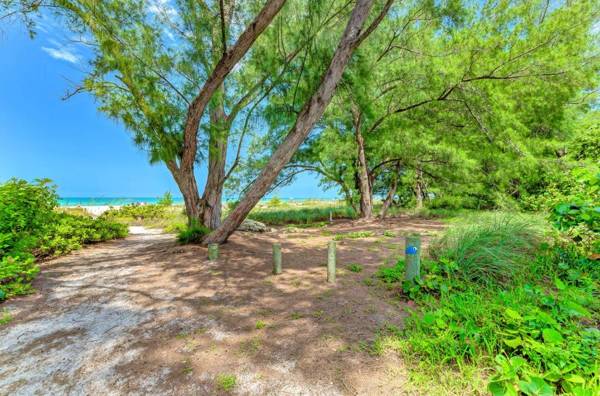Anna Maria Island Sunshine Kiss Villa by The Island in the Sun