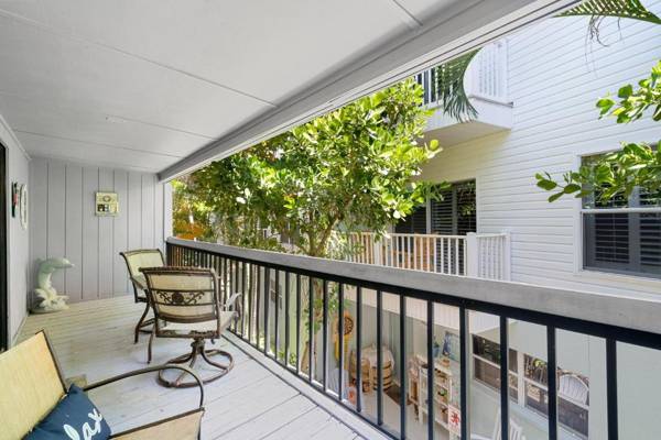 Seashell 19 2 Bedrooms Pool Access WiFi Sleeps 6 Walk to Beach