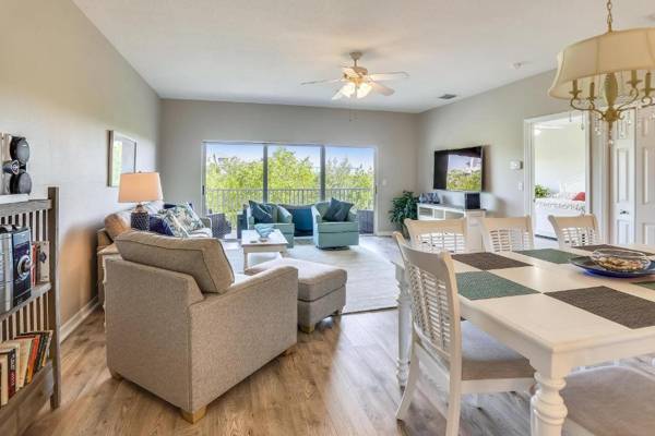 Mariner's Pointe 202-Steps to beach amazing updates!