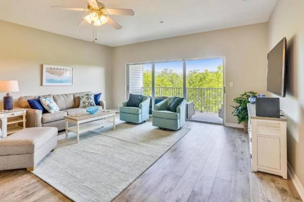 Mariner's Pointe 202-Steps to beach amazing updates!