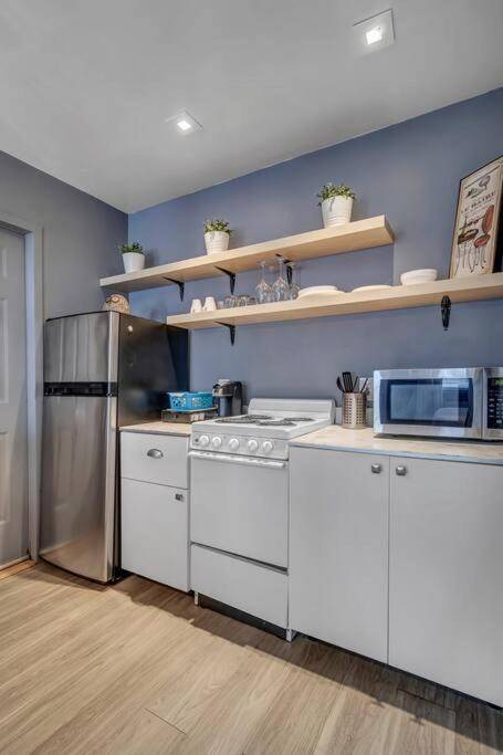 Budget friendly studio apt in historic Springfield