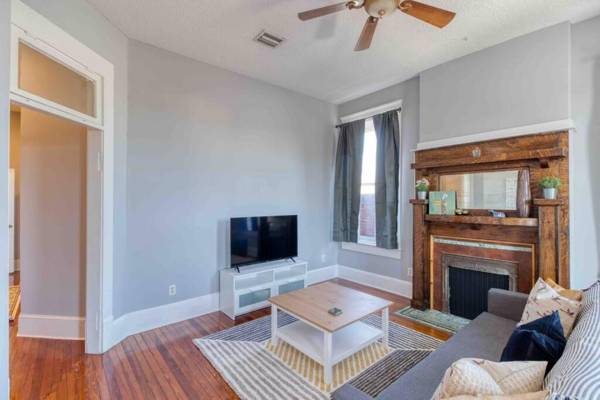 Sunny & bright - cute 1 BR apt in historic SPR