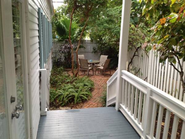 Paradise Inn - Adult Exclusive