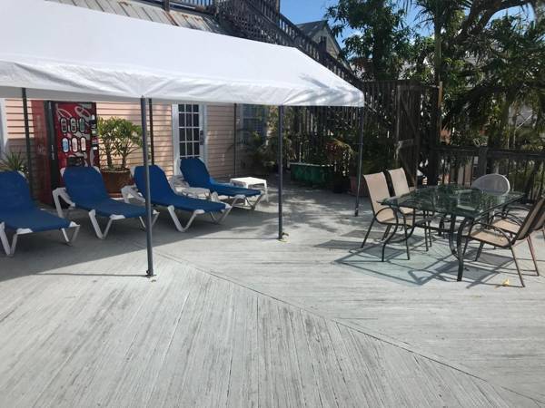 New Orleans House - Gay Male-Only Guesthouse