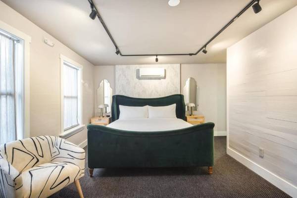 Yellow Room at The Grand Maloney