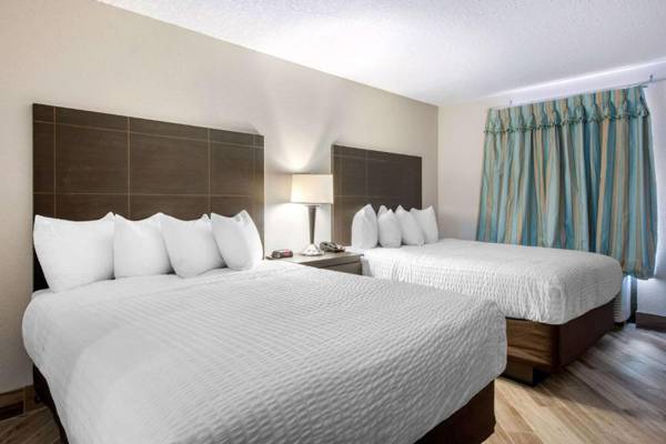 Clarion Inn & Suites Kissimmee-Lake Buena Vista South