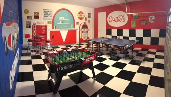 Groovy Mouse House with private pool