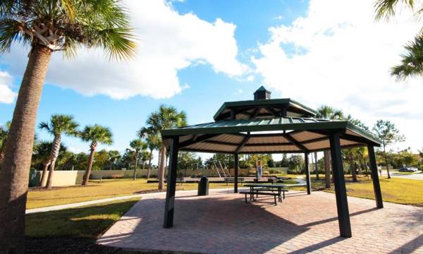 4Bd Sleeps 9 w Jacuzzi Close to Disney @ Compass Bay 5113C