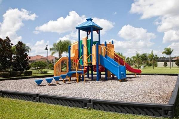 Stunning 4 Bd w/ Pool Close to Disney 8940