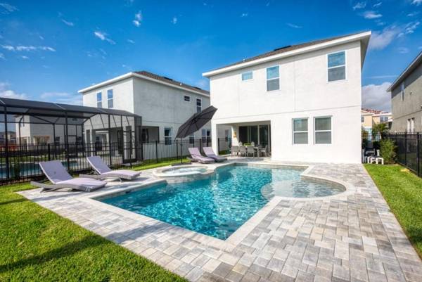 Private Pool Home with a Movie Theater & Waterpark Access!