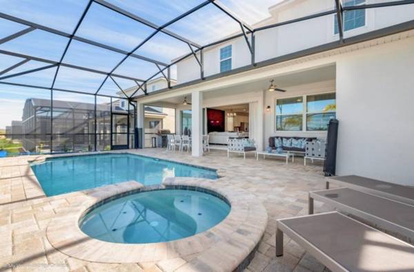 Multiple Luxury Pool Homes Next to Disney