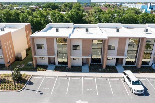 Splendid 3 Bd Close to Disney @ Magic Village 7527