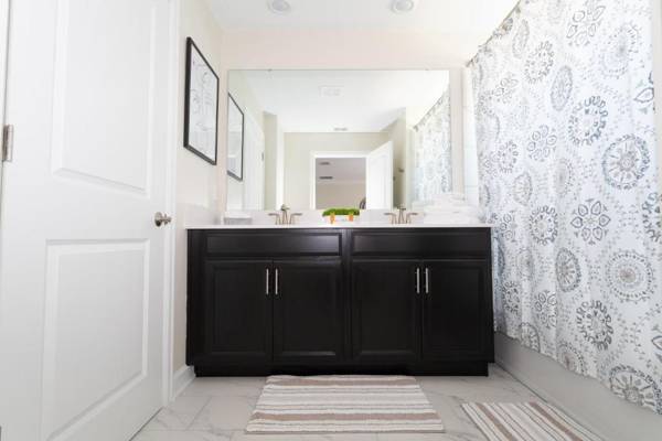 Gorgeous 4 Bd w/ Pool at Champions Gate Resort 1020