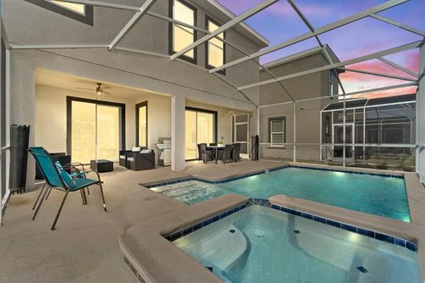 Brand new upscale home w private pool lazy river and golf course very close to Disney