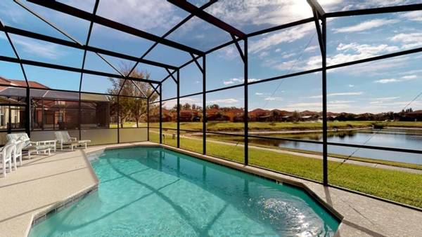 Florida Breeze- Wonderful south facing Pool with Outdoor Kitchen BBQ and great lake views