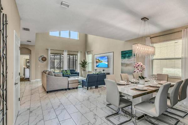 5BR Luxury Home - Family Resort -  Private Pool Hot Tub and BBQ!