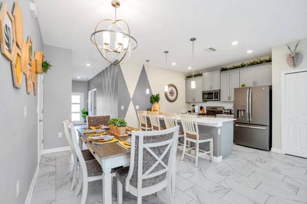 Stunning 5BR Home - Family Resort - Private Pool and BBQ!