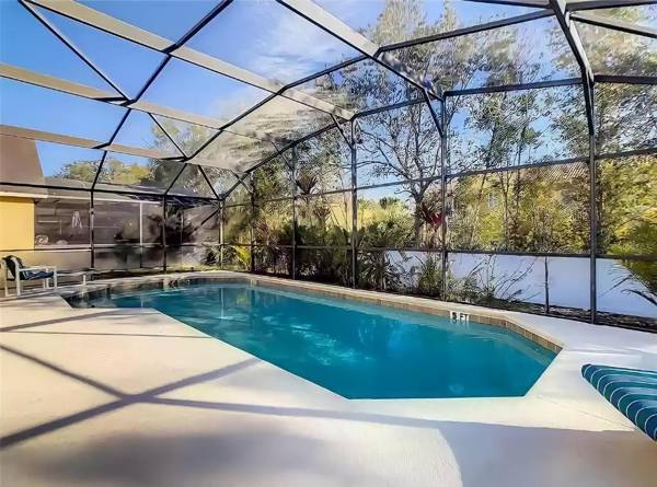 Summer Fun- Delightful Family Villa with South Facing Pool with Spa and games room in prime location