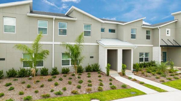 Gorgeous 4 Bd Close to Disney w/ Pool @ Storey Lake Resort 4243