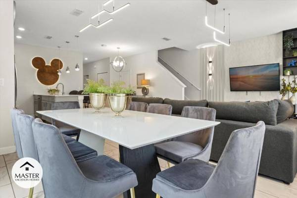 5 Bedroom- 4 Bathroom Storey Lake 5007 WA