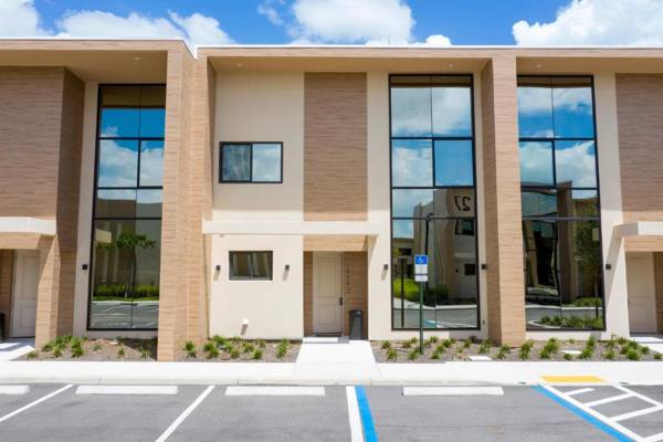 Gorgeous 4 Bd Close to Disney @ Magic Village 3092