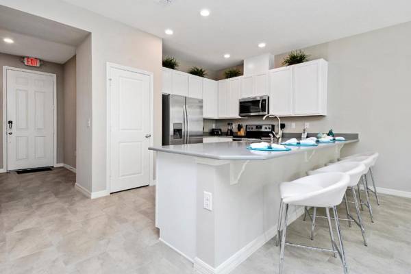 Stunning 4 Bd w/ GameRoom Close to Disney 5110K