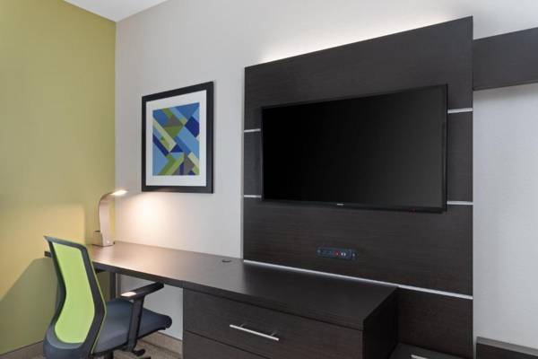 Workspace - Holiday Inn Express Hotel & Suites Lake Placid an IHG Hotel
