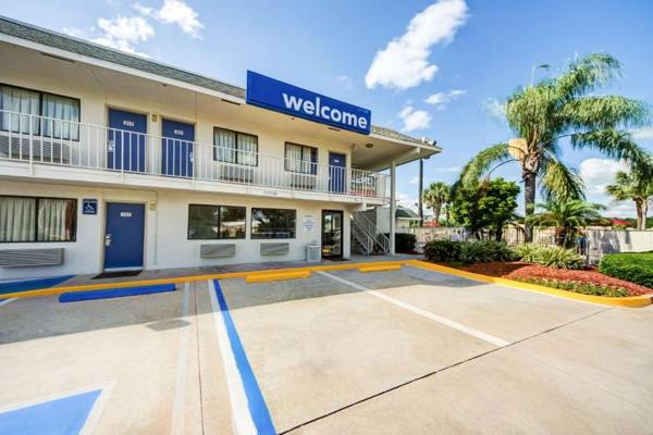 Motel 6-Lakeland FL