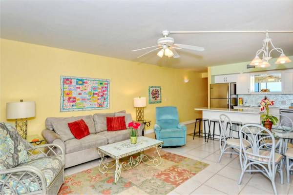 LaPlaya 103A Time to relax Enjoy the peaceful private beach just a shells throw from your door