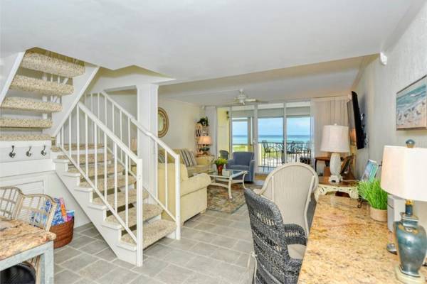 LaPlaya 204D Beach-lovers paradise 200 feet of private beach along the turquoise Gulf of Mexico